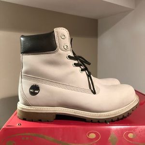 Timberlands white and silver (worn once)